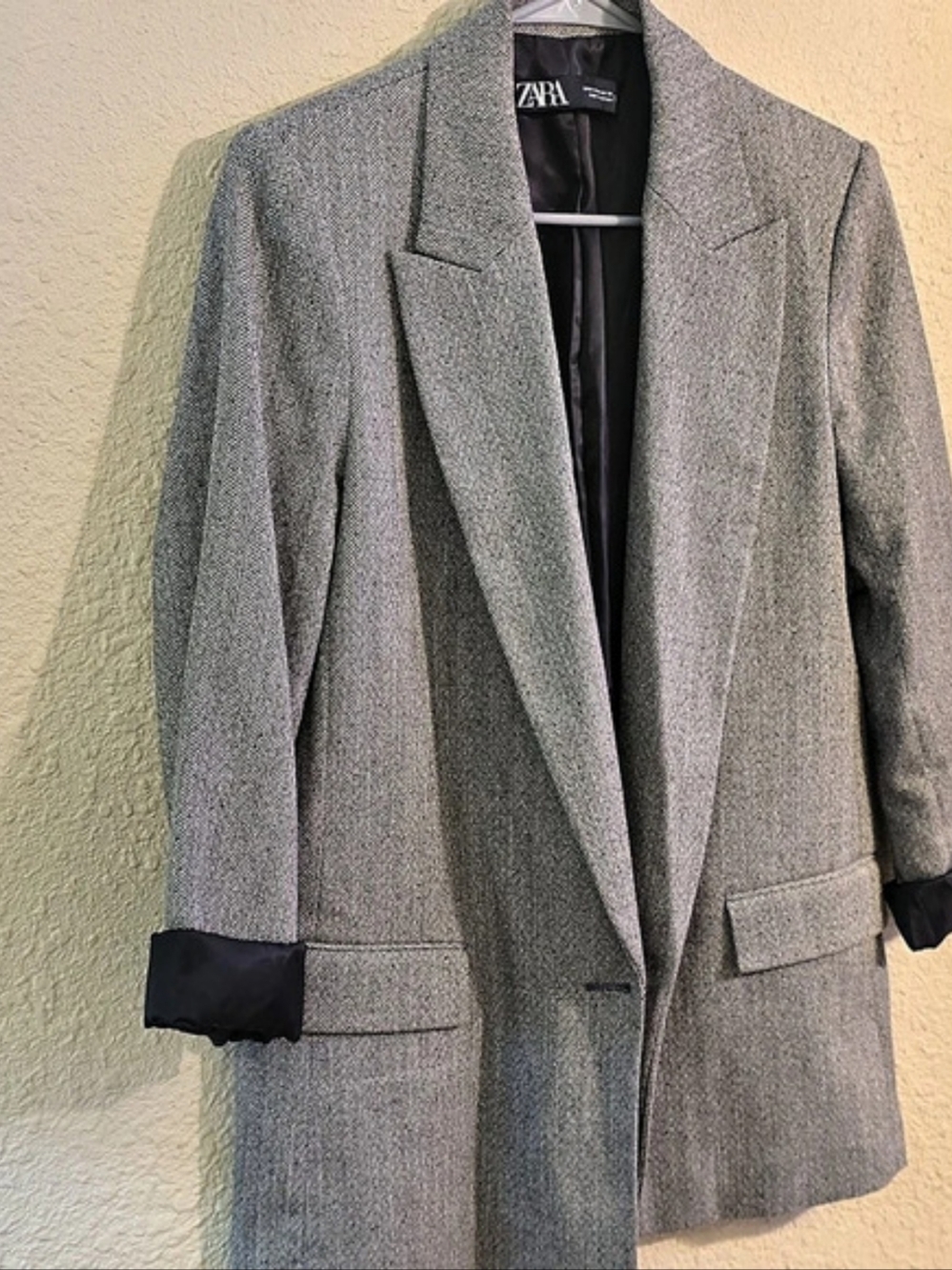 Zara Herringbone Blazer in Gray & Black Size Medium Like New